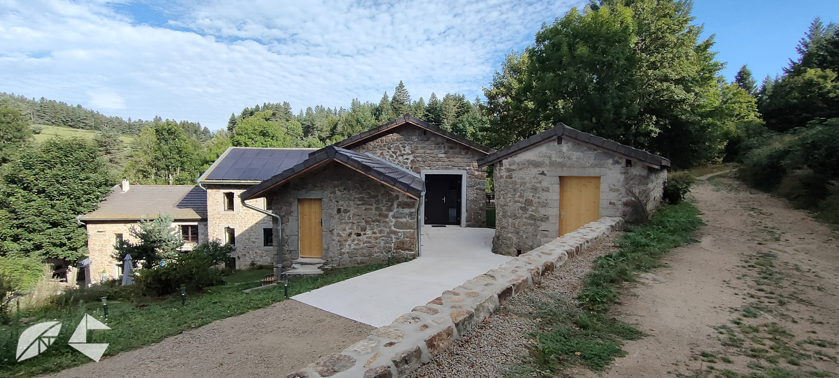 Rénovation de pierres au Moulin de Montabonnel